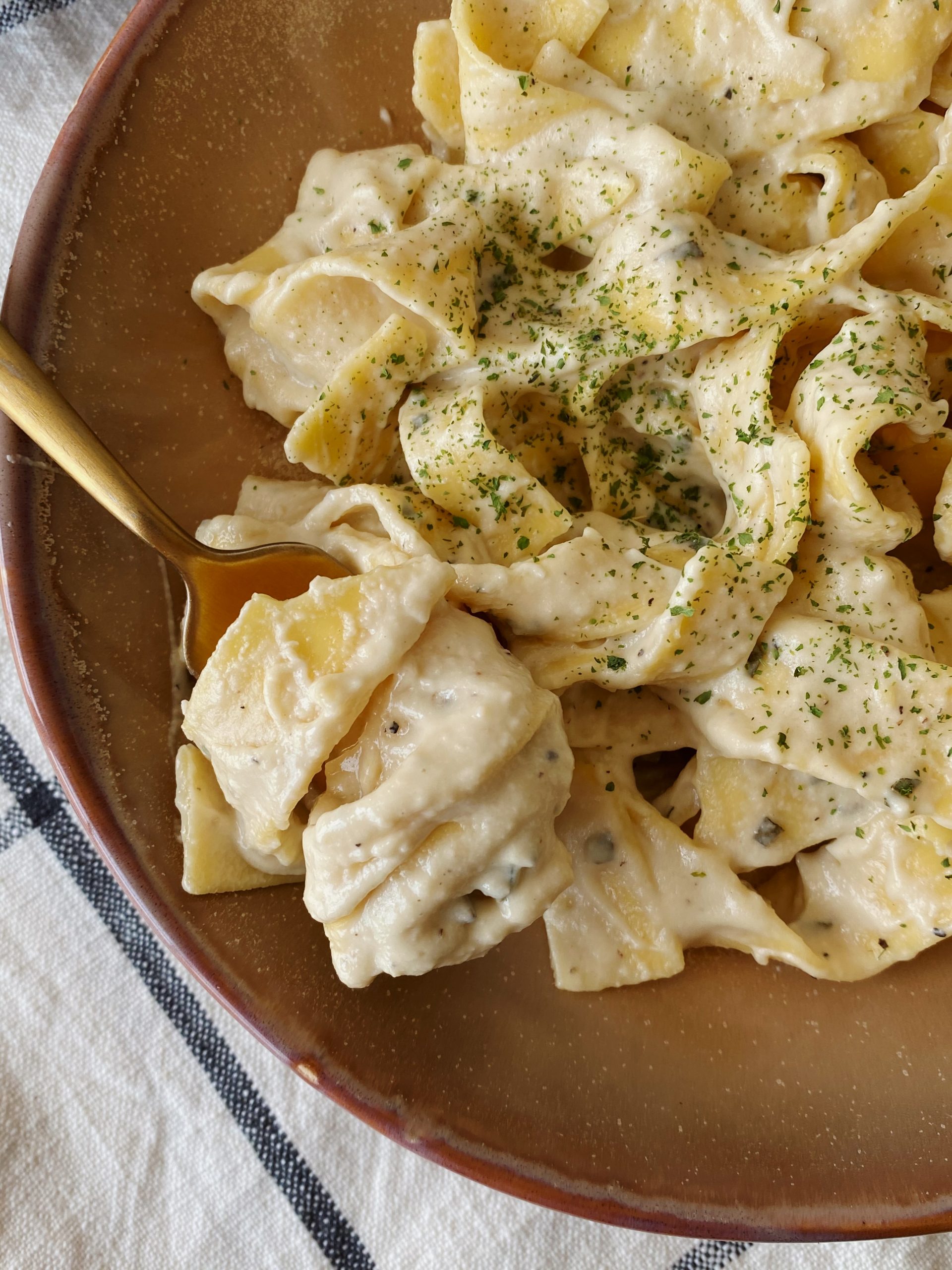 Dairy-free Cashew Alfredo Sauce - Something Nutritious