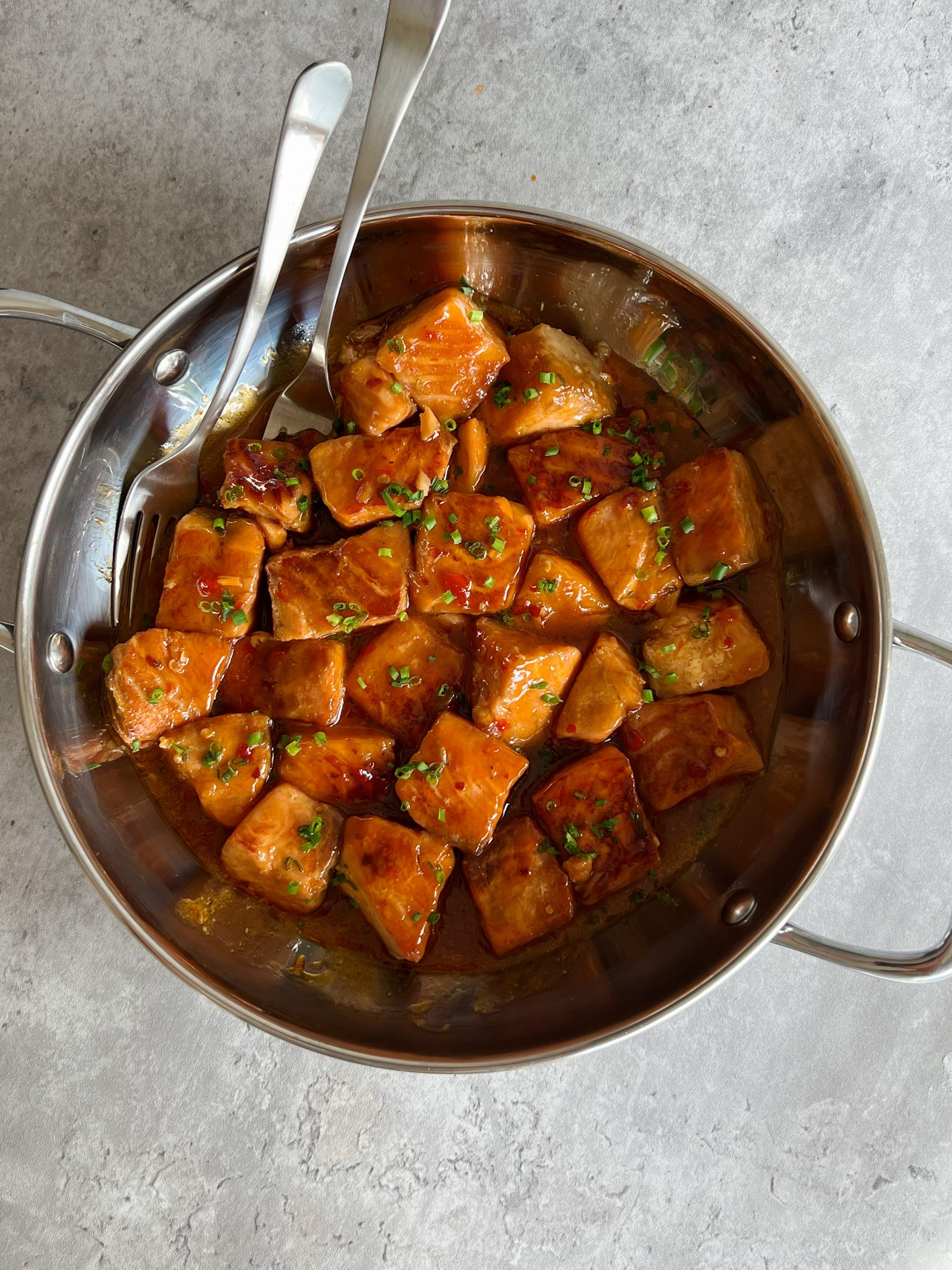 sweet chili salmon bites
