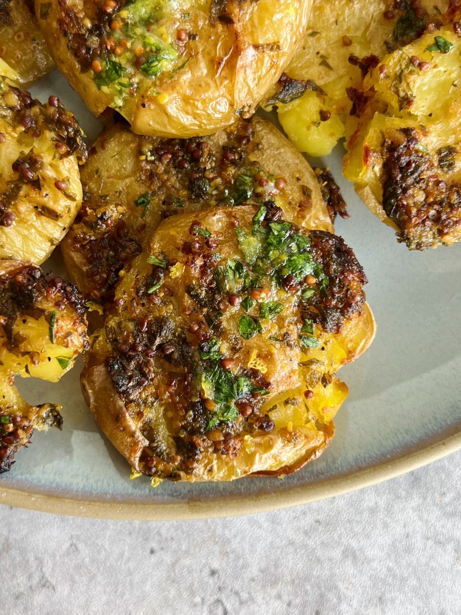 Super Crispy Smashed Potatoes (With Herbs) - Alphafoodie